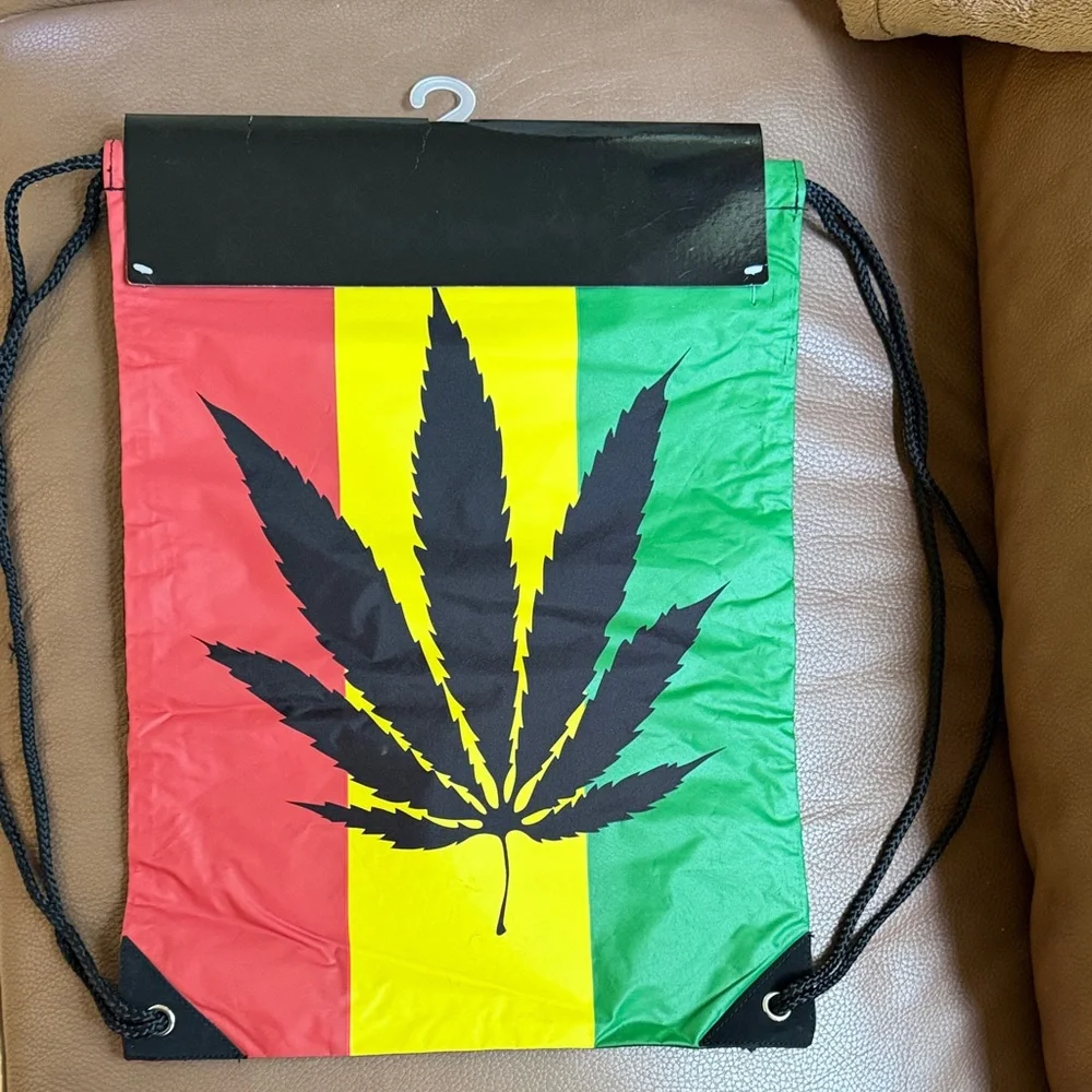 Drawstring Backpack Leaf Design #Cannabis #Jamaica #weed #UVM #UM #Pitzer